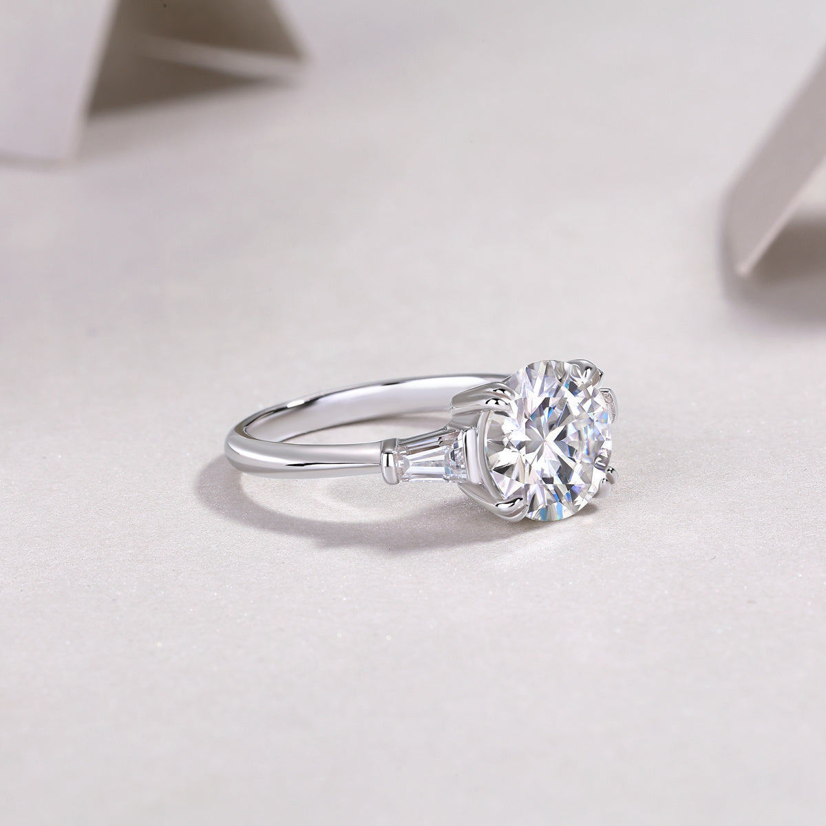 A Fashionable Diamond Jewelry Piece Set With 3-carat Moissanite S925 Sterling Silver And Platinum Diamond Ring.