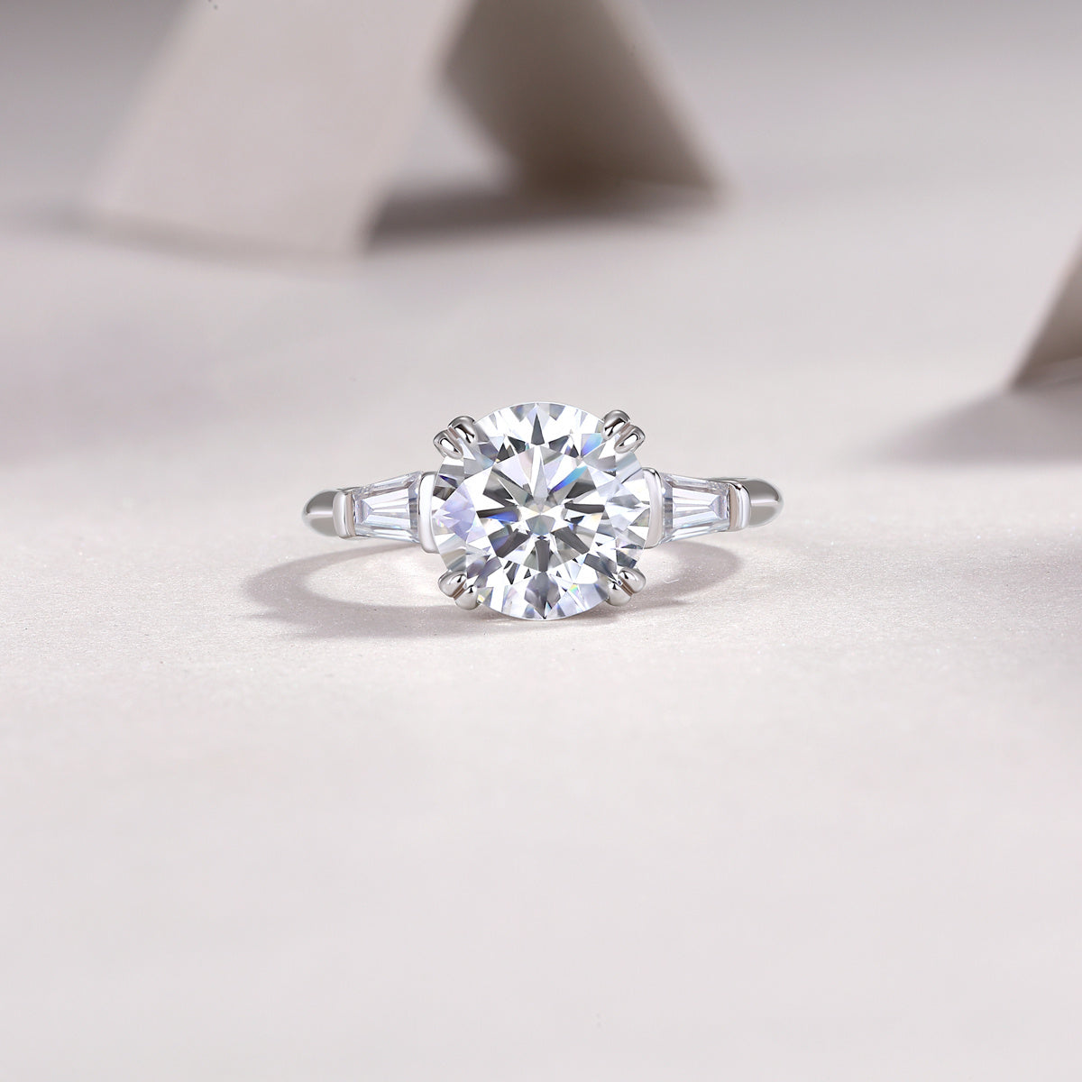 A Fashionable Diamond Jewelry Piece Set With 3-carat Moissanite S925 Sterling Silver And Platinum Diamond Ring.